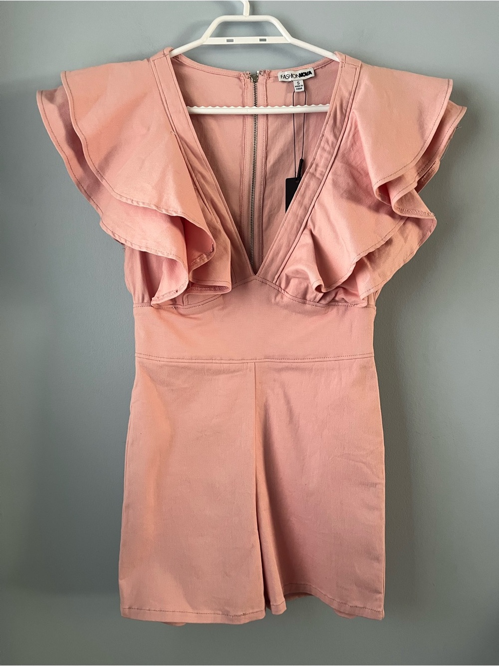 NWT Fashion Nova Blush Pink Ruffle Sleeve Stretch Cotton V-Neck Romper Size S